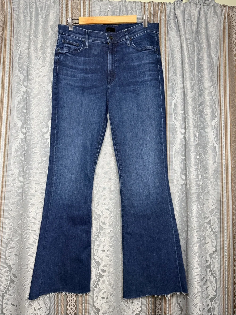 MOTHER The Weekender Fray Jeans Mint Condition